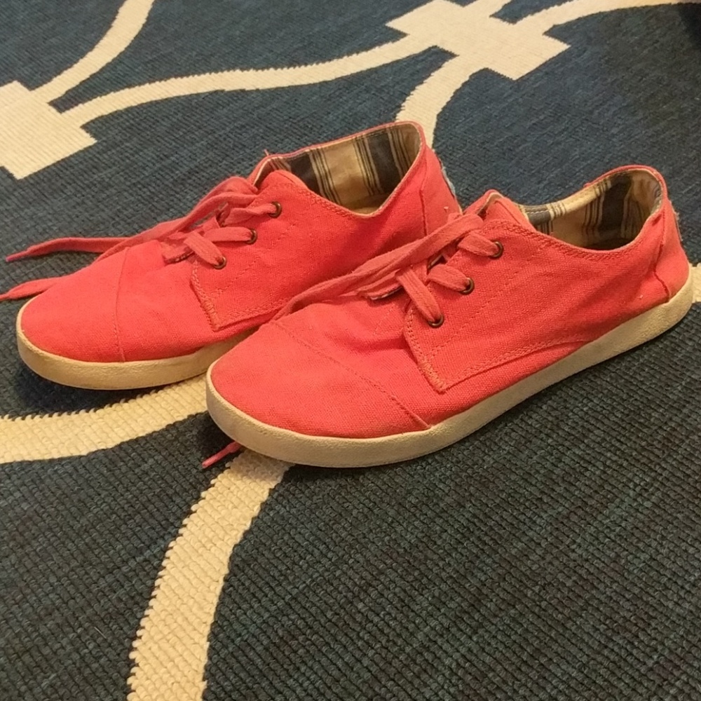 Tom's shoes